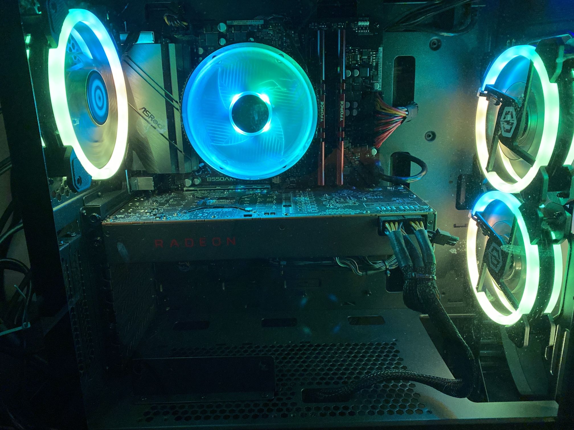 GAMING PC - AMD Ryzen 7 3700X - 16 GB DDR4 RAM - RADEON RX 5700