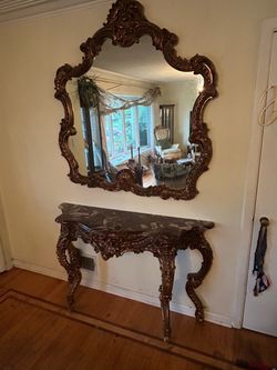 Mirror with foyer entrance table