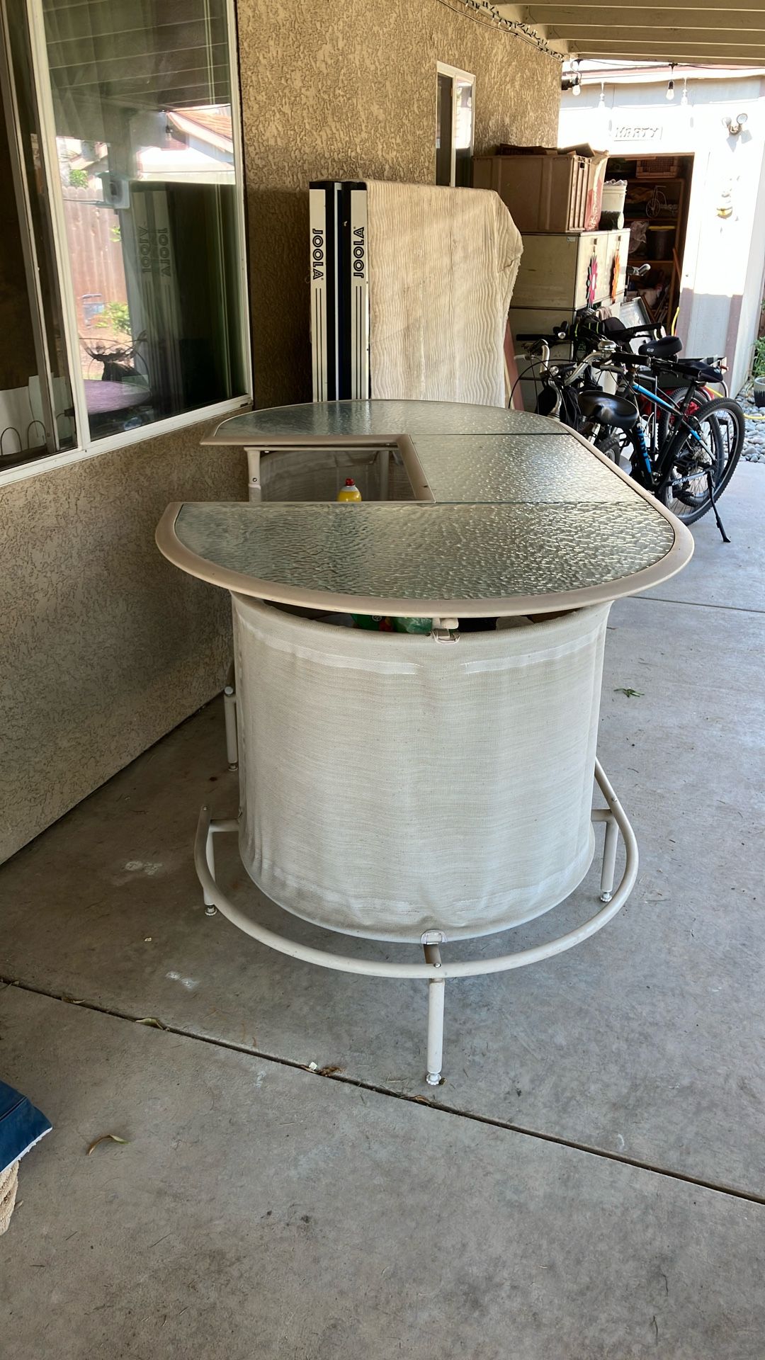 Outside table bar very nice condition