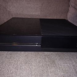 Xbox One with Controller and Game