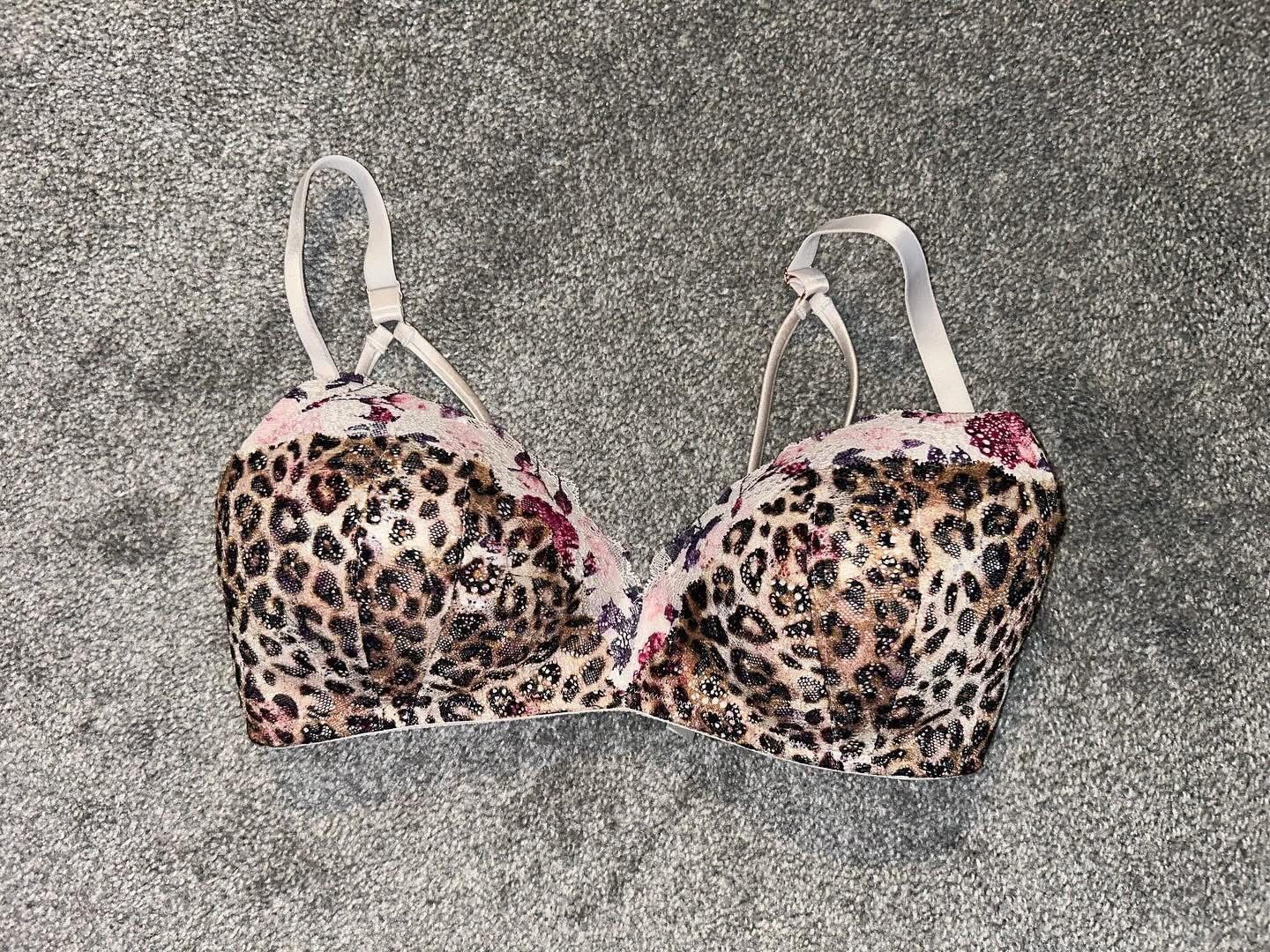 PINK “Date wireless lightly lined” bra