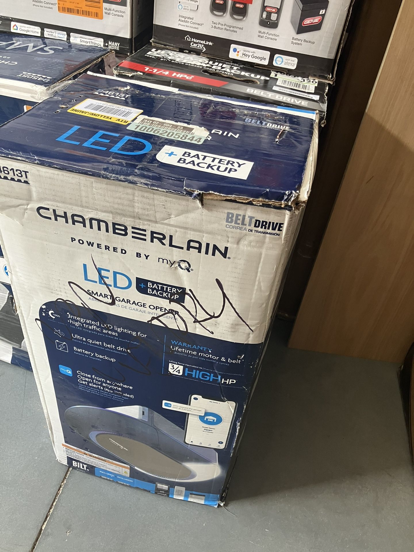 Chamberlain Secure View 3/4 HP LED Quiet Belt Drive Smart Garage Door Opener with Integrated Security Camera and Battery Backup B4613T