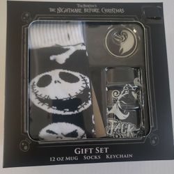 DISNEY TIM BURTON'S THE NIGHTMARE BEFORE CHRISTMAS GIFT SET 12 OZ MUG, SOCKS  AND KEY CHAIN 