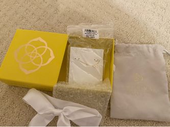 Kendra Scott gold ivory necklace