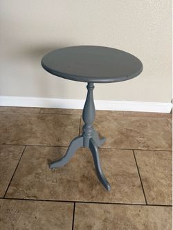 Small walnut pedestal plant stand or accent table