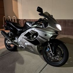 2003 Yamaha R6 Sportbike 