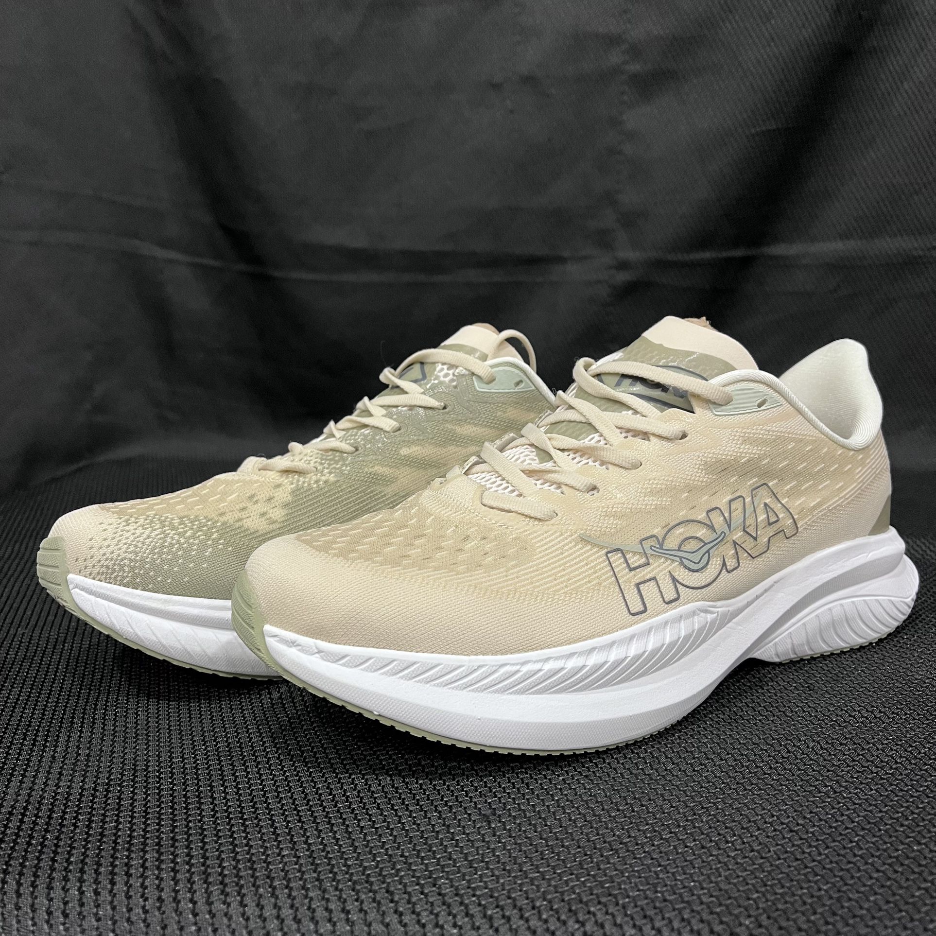 Hoka One One Mach Men's Running Shoes Size 11D Beige/White