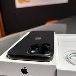 New iPhone 15 pro max 256gb for AT&T or cricket Only battery health 100% (13 battery cycles) has apple warranty till 3/28/26 iPhone is in brand new co