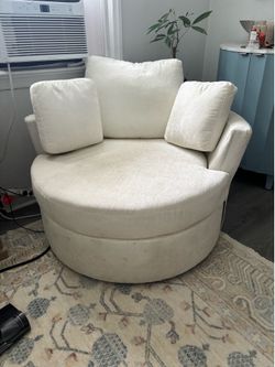 White 360 swivel chair