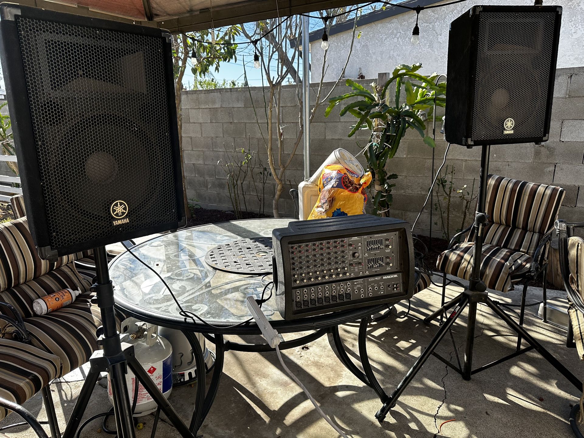 YAMAHA SPEAKERS AND MIXER