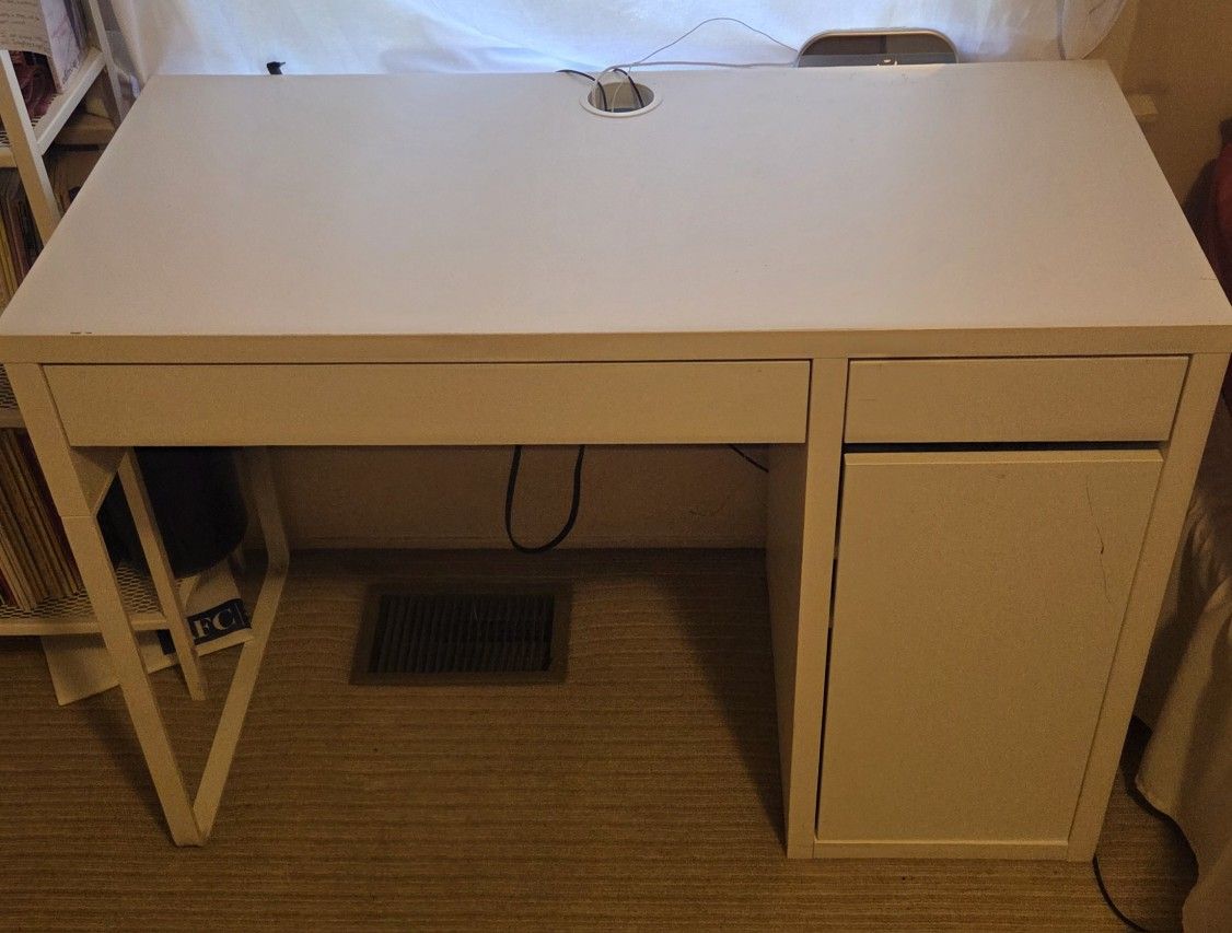 Ikea White Micke Desk