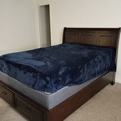 Manoricello Queen Headboard platform bed and 5 drawer chest