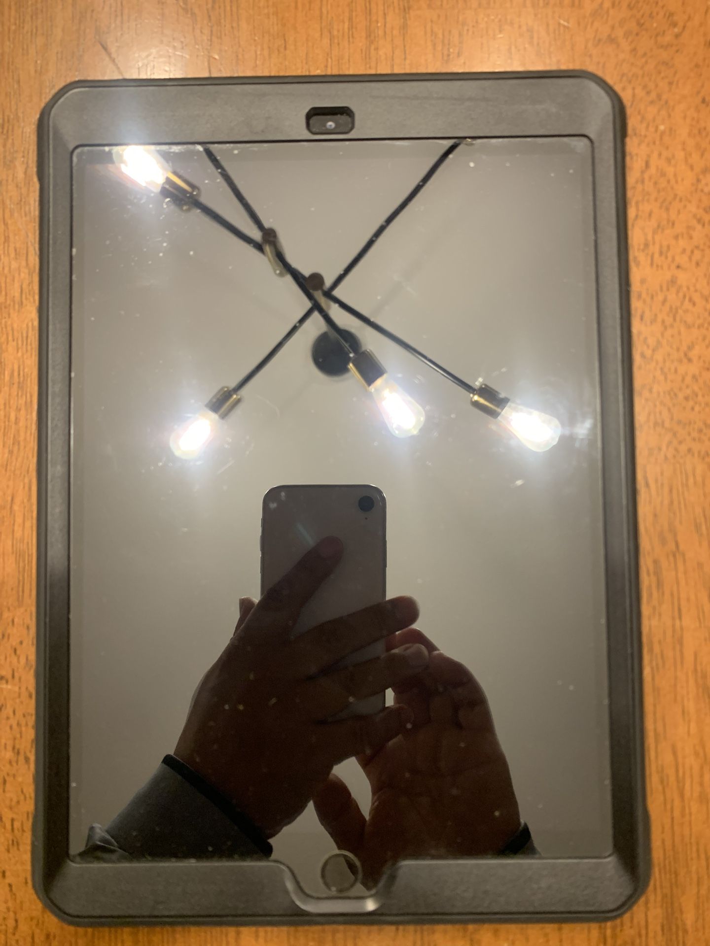 Apple iPad 7th Generation 32GB Cellular Version Unlocked Like New!