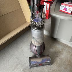 DYSON BALL ANIMAL 3 VACCUM
