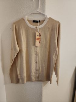 New  Women's sweater size (M)