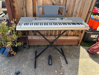 Yamaha YPG-235 Electric Keyboard and Stand