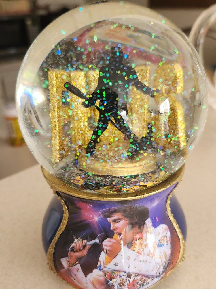 Elvis Snowglobe