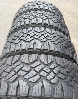 275/65/18 Goodyear Selling a set of 4 tires in excellent condition 🫡