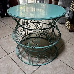 19” x 18” round metal table