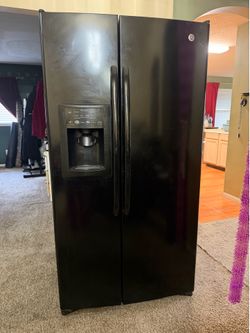 GE 25.4  Cu.ft Side by side refrigerator with Dispenser