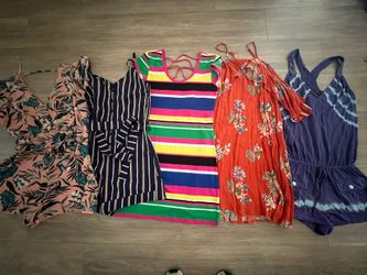 Ladies’ Lot Of 3 Rompers & 2 Dresses