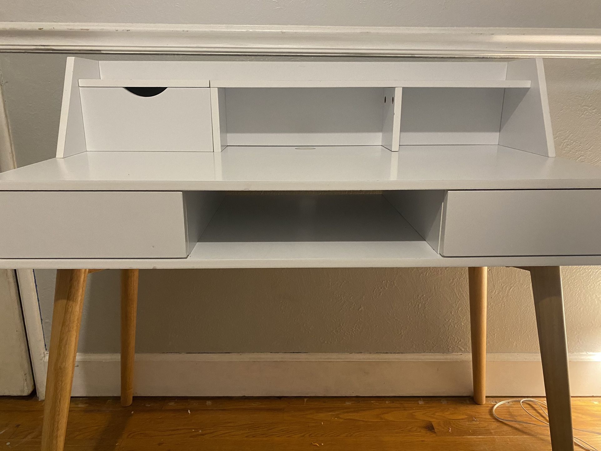 White Desk With Hutch