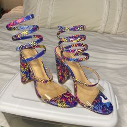 Women’s Size 8 Heel with wraparound ankle