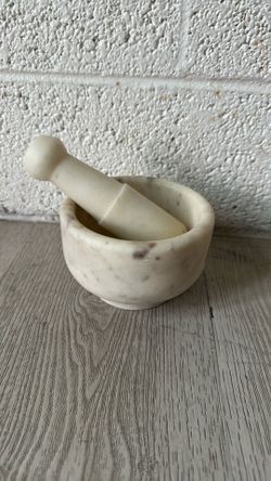 $5 small heavy mortor pestal spice grinder porch pick up
