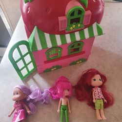 Strawberry Shortcake house With 3 Figures 