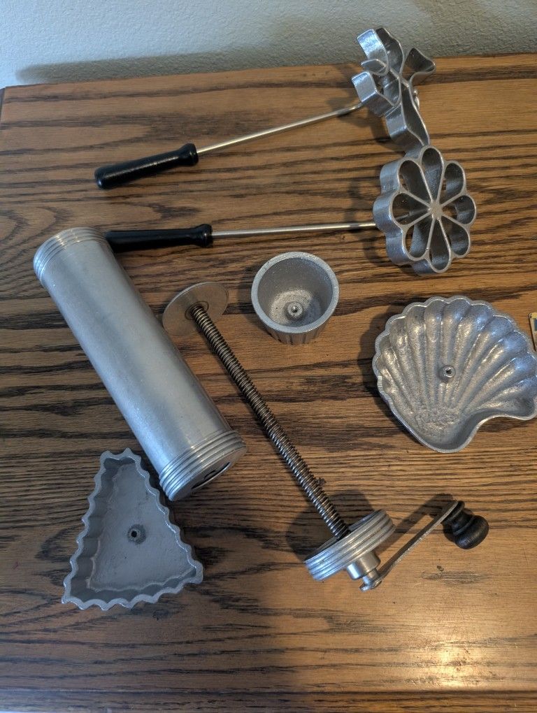 VINTAGE ALUMINUM SMALL COOKIE PRESSHandi Hostess Kit #109 waf-l-ette and patty shell molds."Makes delicious waffles and patties", "Makes tasty entrees