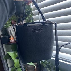 Guess Bucket Bag (Black)