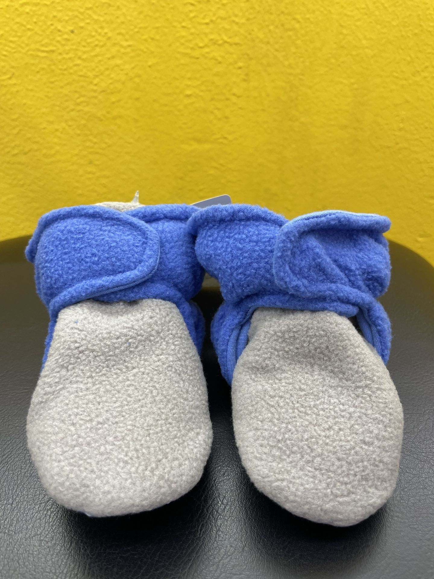 NWT Soft Soles Baby Booties Shoes,12-18 months, Adjustable Closure, Non-skid 5’’