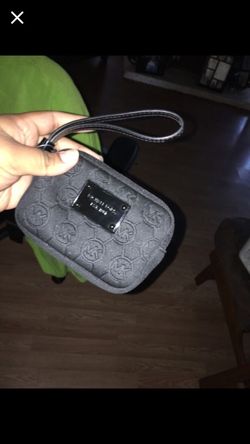 Michael kors wristlet