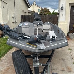 1989 Astro Bass Boat 