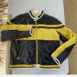  Leather Motorcycle Jacket – Yellow/Black – Size LG – $59
📍 Local Pickup Only – No Delivery