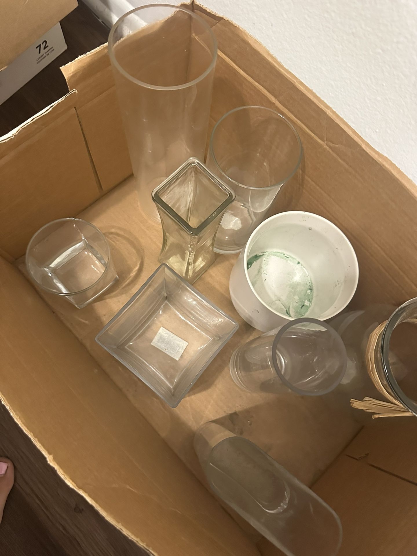 8 Glass vases & 1 Plant Pot