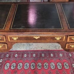 Henredon Classy Executive Desk With Carved Chair