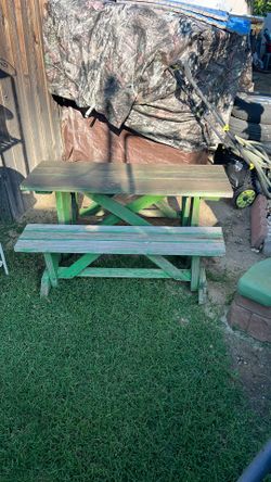 Kids Picnic Table/ Green. 