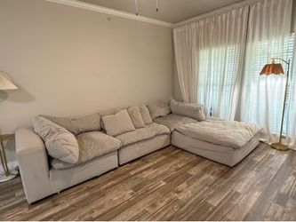 OVERSIZED CLOUD COUCH