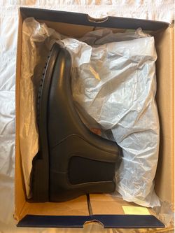 Non slip work shoe 10.5M