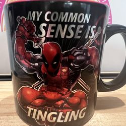 MARVEL SPIDERMAN  LARGE MUG - BLACK ANS RED! WITH FOIL LIKE SPIDERMAN!  Awesome