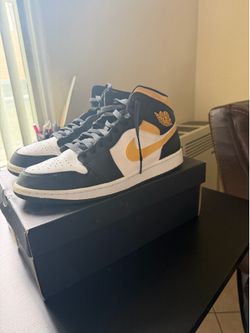 Air Jordan 1  Mid