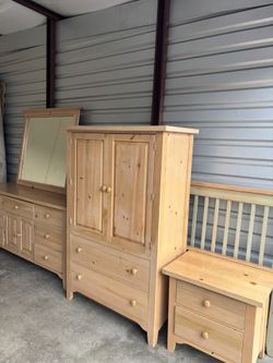 Four Piece Bedroom Set And Bed Frame All Oak Wood
