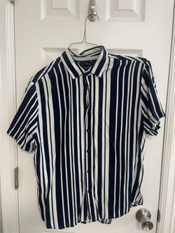 Blue And White Stripe Short Sleeve Shirt L