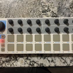 ARTURIA BEATSTEP MIDI CONTROLLER (Good Condition)