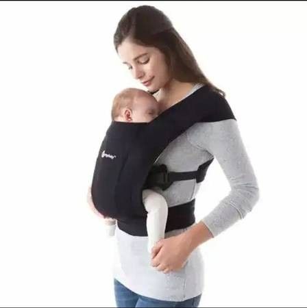 Ergobaby Embrace cozy newborn carrier soft and snug knit newborn 7-25 lbs new selling for only $50
