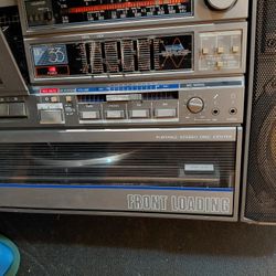 Boom Box W/Turntable  An Cassette Player 