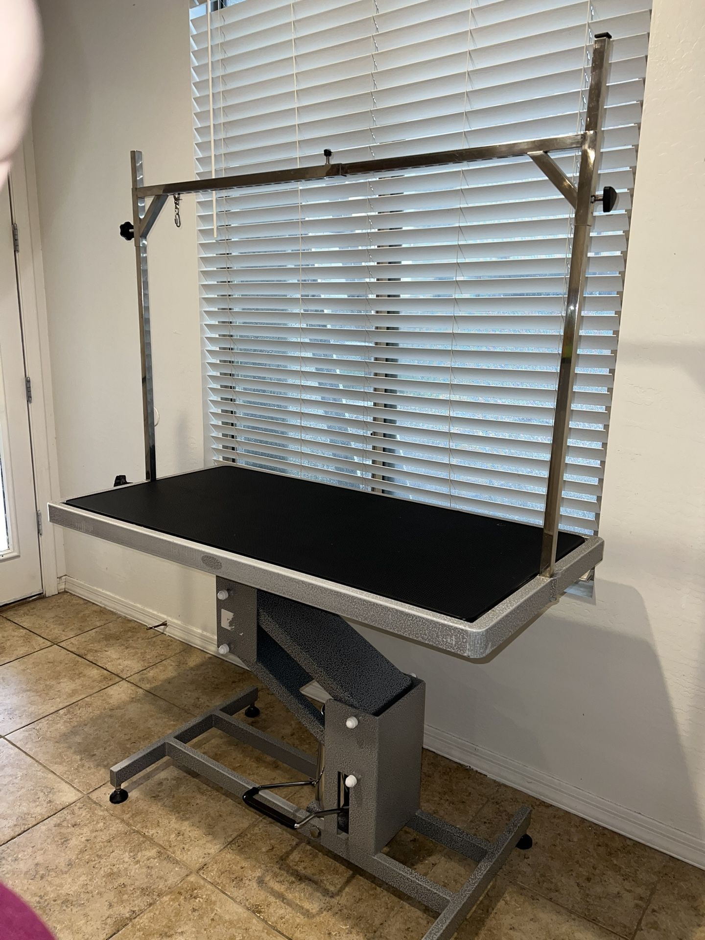 Ergonomic Grooming Table