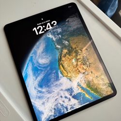 iPad Pro 12.9in + Smart Keyboard + Apple Pencil