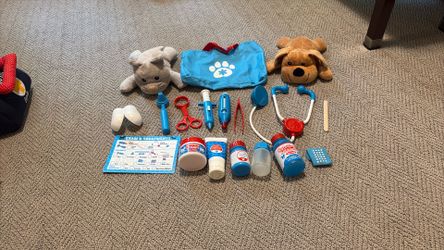 Melissa & Doug Animal Doctor Vet Play Set